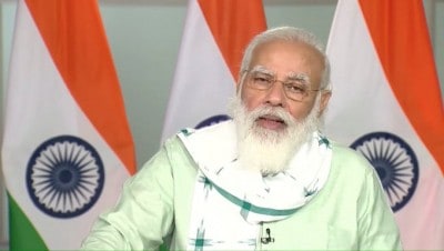 Modi targets Cong, says people try to teach me democracy in Delhi
