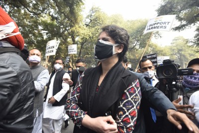 Priyanka tells Congress leaders to spend 20 days in districts
