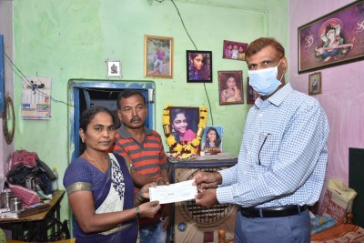Rs 10 lakh, 5 acres for kin of murdered Andhra woman