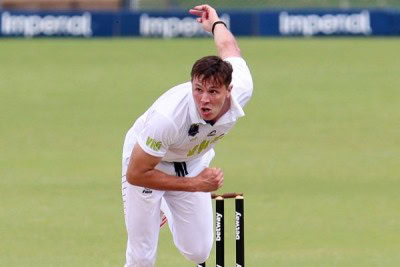 South Africa release Pretorius after shoulder injury