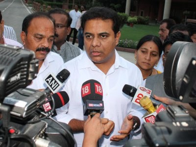 Telangana seeks funds from Centre for handlooms, textiles