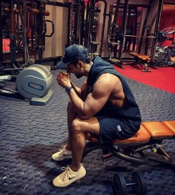 Vicky Kaushal shares glimpse of last working day in 2020