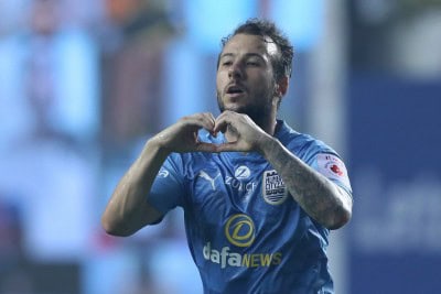 Vignesh wonder goal helps Mumbai end Hyderabad's unbeaten run