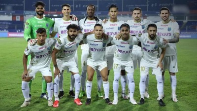 10-man Kerala Blasters beat Jamshedpur 3-2