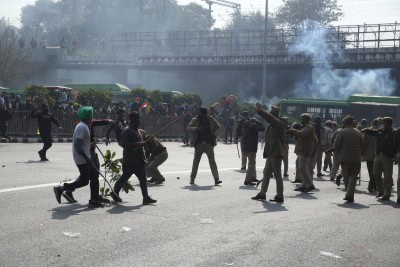 20 injured cops, farmers being treated at Lok Nayak after clashes