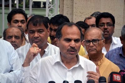 Bengal: Left, Cong leaders hold talks; to finalise candidates by Jan end