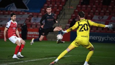 Cup holders Arsenal out of FA cup, City survive