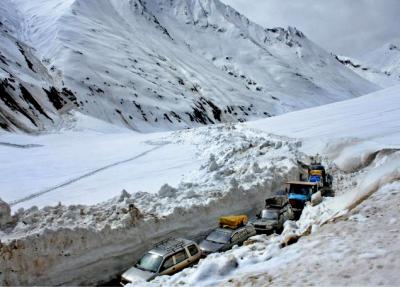Drass freezes at minus 26.8, Gulmarg at minus 9