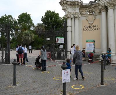 Experts urge extra caution as Italy's Covid-19 curve trending up again