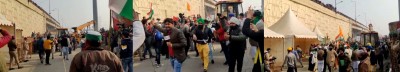 Farmers break barricades at Ghazipur, enter Delhi