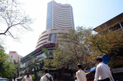 Foreign Funds' Flight: Profit booking hammers equities, auto stocks slide (Roundup)