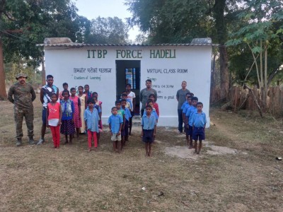 In Chhattisgarh, ITBP teacher in 'smart' class, student of local lingo (IANS Exclusive)