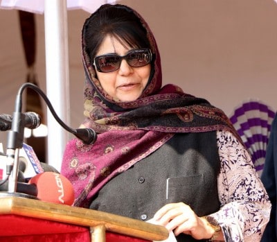 Mehbooba writes to L-G, seeks inquiry into Srinagar encounter