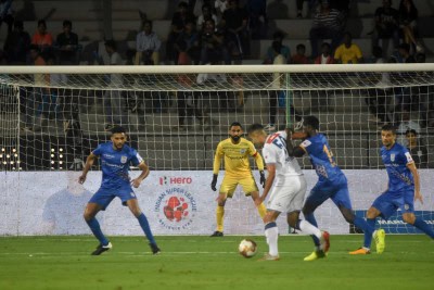 Mumbai City reclaim top spot with 2-0 win over Kerala Blasters