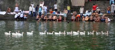 Mumbai Mayor halts building work to save ancient Banganga Tank
