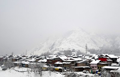 Night temperatures rise as rain, snow lash J&K, Ladakh