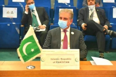 Pak FM, Afghan politician discuss peace process