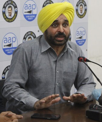 Punjab CM slams AAP's Bhagwant Mann on farm laws