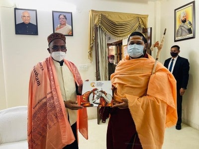 Sarada Peetham seer offers to set up eye hospital in Dehradun