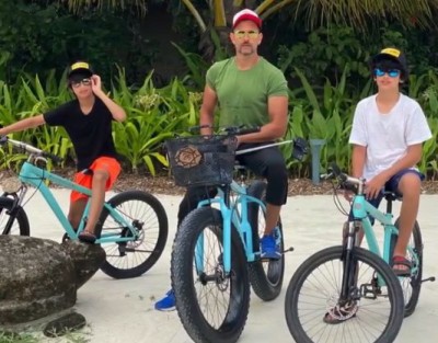 Sussanne calls Hrithik Roshan the best dad in the world on his b'day
