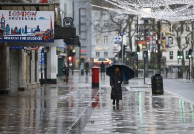 UK coronavirus-related deaths top 90,000