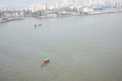 12-yr-old autistic girl swims world-record 36 kms in Arabian Sea