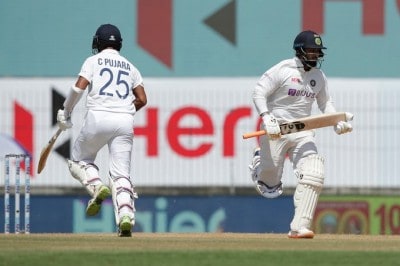 1st Test: Kohli, Rahane depart to leave India in trouble at Tea