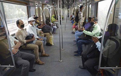A bag creates a commotion at Karol Bagh Metro station