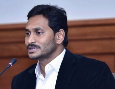 Andhra CM conveys birthday wishes to Telangana CM