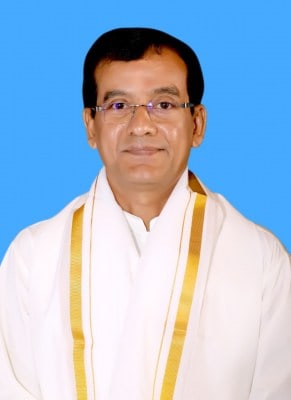 Andhra govt shifts out Tirupati JEO following SEC's temple visit