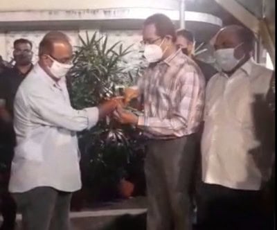 BJP jolted, Mumbai VP Krishna Hegde joins Shiv Sena