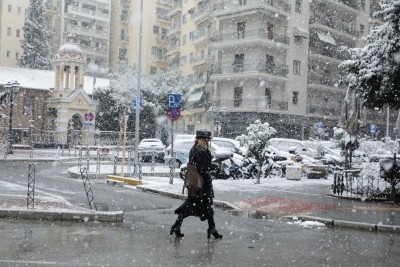 Cold snap in Greece leaves two dead