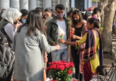 Eateries, salons in east Delhi offer special discounts on V-Day