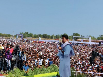 Fissures out in open in Raj Cong as Sachin pilots farmers' cause
