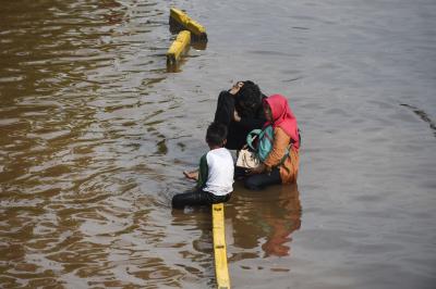 Floods inundate areas in Indonesian capital, no casualties reported