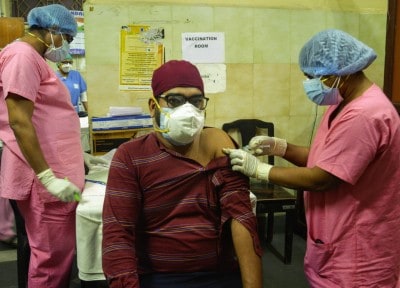 India vaccinates 2.2L beneficiaries in a day, total crosses 6 mn