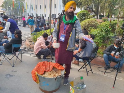 Langar service in full swing at Tikri Border