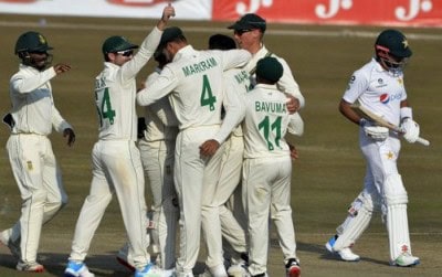 Linde, Maharaj keep SA in the game after Hasan Ali fifer