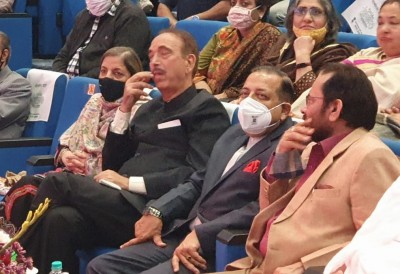 Modi govt rolls out red carpet for Azad at official event; Cong stalwart moves closer to BJP