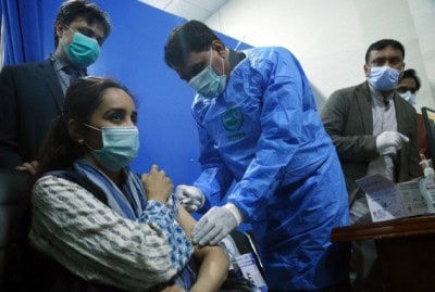 Pak inoculates 27k frontline workers against Covid