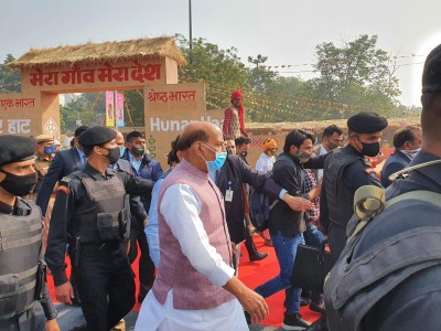 Rajnath inaugurates 26th edition of 'Hunar Haat' in Delhi