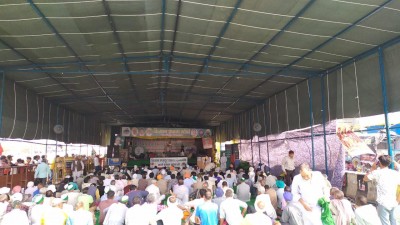 Ready for harsh summer, farmers put up tents at Ghazipur