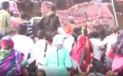 Tikait, farmer leaders fall as stage collapses
