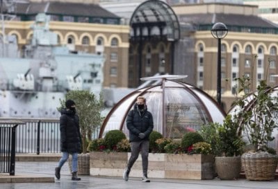 'UK govt should avoid setting dates for lifting lockdown'