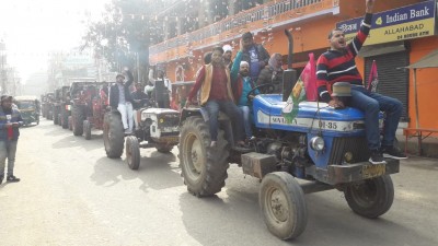 UP Police issues notice to 220 tractor owners
