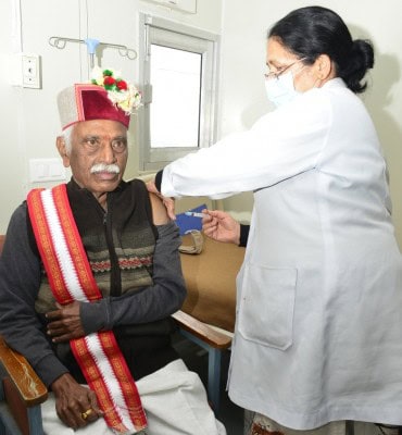 Himachal Governor gets first dose of vaccine