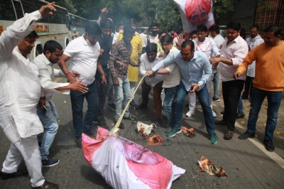 IYC, Kisan Congress want Sakshi Maharaj sacked for calling farmers "terrorists"