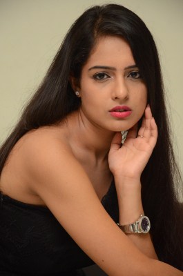 Kagana is fake, Urmila has substance: Malvi Malhotra