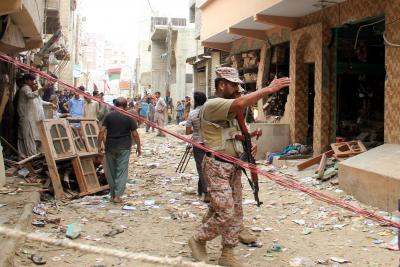 Rangers official martyred, 10 injured in Karachi blast