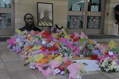 Requests to delay trial of Floyd's killer